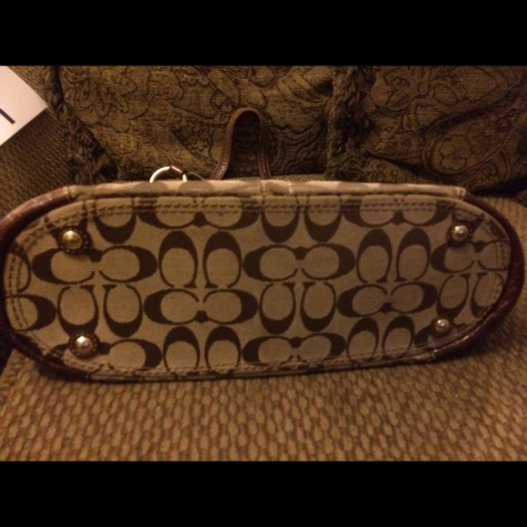 Coach - Picture 3 of 7